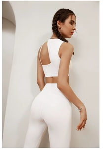 Reggiseno Sportivo Personalizzato da Donna con Schiena Aperta, Top Corto Monospalla per Palestra, Set Yoga Fitness con Logo in Vita, Abbigliamento Sportivo di Design - Product Image 6