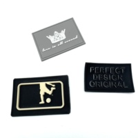Étiquettes de vêtements personnalisées en PVC souple, patch cousu, logo en caoutchouc 3D en relief, étiquettes de marque personnalisées, gravure imprimée en rouleau, vêtement