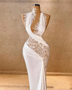 Luxuriöses Königlich Weißes Dubai Satin Meerjungfrauen-Ballkleid, Elegantes Kristall-Abschlussballkleid, Rückenfrei mit Schnürung und floralen Rüschen für Königliche Partys - Product Image 5