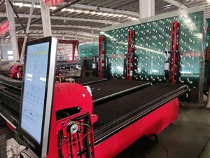 Machine de <span class=keywords><strong>découpe</strong></span> de <span class=keywords><strong>verre</strong></span> à chargement et déchargement automatiques, haute configuration, durable, à taux d'utilisation élevé, avec lubrification automatique par graissage - Product Image 4