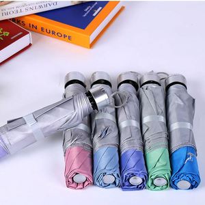 Parapluie pliant léger et économique avec logo personnalisé OEM, revêtement argenté UPF50, 3 plis, pour soleil et pluie, idéal pour les voyages, vente en gros - Product Image 1