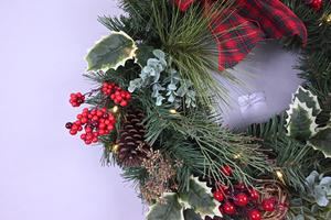 Wholesale Selling Customized <b>Pinecone</b> Red Berry Pine Needles Artificial Christmas Wreath - Product Image 4