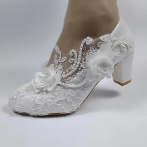 Sapatos de noiva para casamento, sapatos de salto grosso para dama de honra, sandálias de renda florida branca, sapatos de baile de formatura, 2024