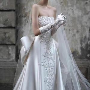 Nuovo Abito da Sposa Stile Ball Gown in Raso Mikado con Applicazioni Floreali in Pizzo, Modello Off-Shoulder, Taglie Forti, per Cerimonia Nuziale - Product Image 1