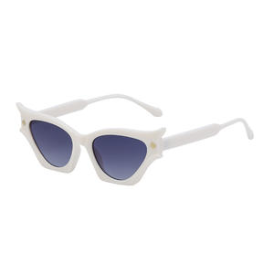 Gafas de sol rojas con forma de ojo de gato para mujer, protección UV400, montura de PC, gafas de sol modernas para exteriores, estilo Instagram, ropa de calle - Product Image 5