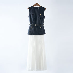 Vestito elegante alla moda per le donne: abito lungo girocollo <span class=keywords><strong>in</strong></span> raso lucido senza maniche blu e <span class=keywords><strong>bianco</strong></span> - Product Image 1