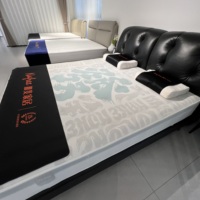 Lit Moderne Personnalisé King Size Multi-personnes avec Cadre Métallique, Structure Ajustable en Pin et Revêtement en Cuir Véritable pour Famille