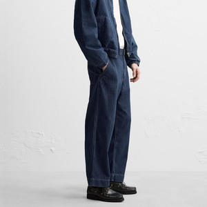 Jeans larghi blu scuro su misura semplici ma non semplicistici mostrano il fascino spensierato ed elegante degli uomini - Product Image 3