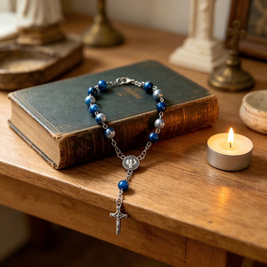 Bracelet chapelet Perle Bleue 11 Perles Pendentif Croix Femme Cérémonie Religieuse Catholique Alliage de Zinc Couleur Argent Forme Ronde - Product Image 2