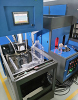 Máquina Semiautomática de Moldeo por Soplado y Estirado de Botellas de Plástico HDPE/PET/PC, Gran Capacidad - Tanque de Agua de 5 Galones, Controlada por PLC