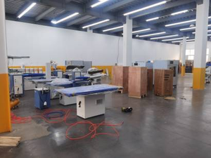 Aozhi hút không khí bàn ủi với Bàn ủi hơi nước 220/380V 1300x750mm cho các cửa hàng giặt ủi cho bông len lụa lanh Polyester - Product Image 5