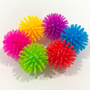 Venta al por mayor: Mini pelota antiestrés de cerdas de 30 mm, juguete blandito con forma de erizo Yangmei, para masaje y alivio del estrés, a granel para niños y adultos - Product Image 3