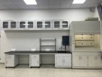 Banc de laboratoire de chimie ODM avec armoire murale, mobilier de laboratoire, établi, porte vitrée, évier, plateau en époxy, unité à tiroirs, pour la recherche hospitalière