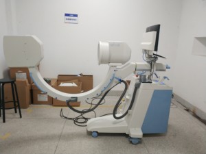 EURVET Verstellbares Multispezies-Veterinär-C-Arm Digitales Fluoroskopie-Röntgengerät für Diagnose und Tieroperationen AC 110-220V - Product Image 3