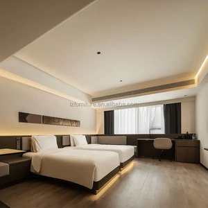 Juego completo de muebles de dormitorio para hotel de 3 estrellas, cama king/queen con base de madera duradera, mesitas de noche, armario y estación de trabajo en venta - Product Image 4