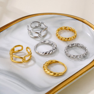 Anello Bussola in Acciaio Inox 18K all'Ingrosso, Gioielli in Oro, Design a Serpente, Anello Geometrico Inciso per Uomo e Donna - Product Image 4