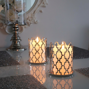Porte-bougie votif rond en métal avec découpe géométrique, finition noir et or, décoration d'intérieur, éclairage résistant à la chaleur - Product Image 1