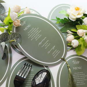 Échantillon gratuit Cartes de menu en acrylique transparent imprimées de couleur vert foncé élégante avec pompon pour la décoration de fête et de restaurant - Product Image 6