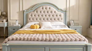 Lit plateforme en bois massif avec finition dorée haut de gamme, tête de lit capitonnée à boutons incurvés pour chambre principale de style farmhouse - Product Image 2