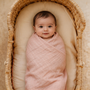 Grande Coperta Swaddle in Mussola di Bambù 120*120cm, Doppio Strato Sottile, Tinta Unita, Texture a Quadri, Morbida Fascia Avvolgente per Neonati per Dormire - Product Image 1