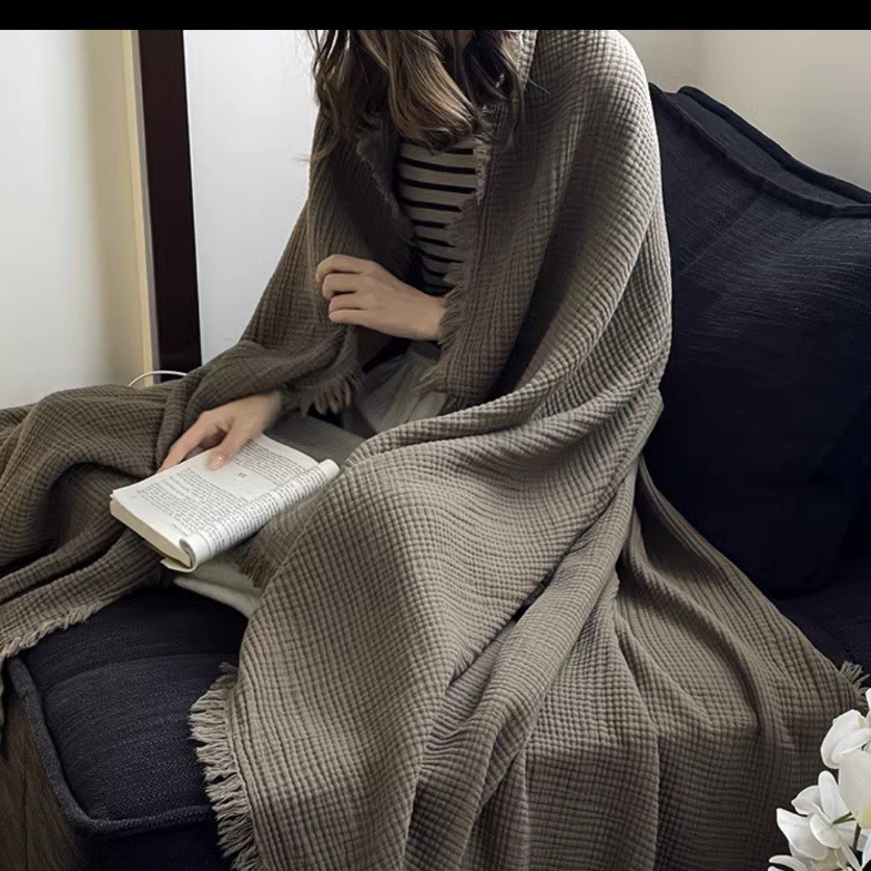 couverture à pompon en crêpe de thé noir