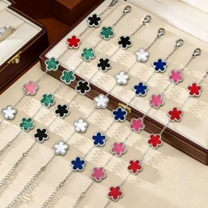 Bracciale a cinque fiori bifacciale in acciaio inossidabile, stile europeo e americano da donna, alla moda, lusso discreto, quadrifoglio portafortuna - Product Image 2