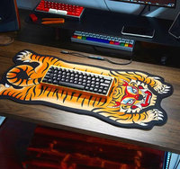 Tapis de bureau avec motif tête de tigre audacieux, rétro, tendance et cool ; tapis de souris et de bureau inspiré de l'art moderne, style punk