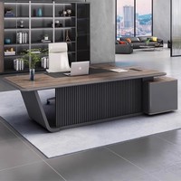 Bureau de direction modulaire en acier LED de luxe, mobilier de bureau commercial moderne haut de gamme, bureau de PDG léger avec panneaux en bois