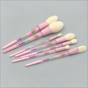 Pinceaux de maquillage végétaliens à poils roses scintillants et glamour Ensemble de pinceaux de maquillage en poudre pastel arc-en-ciel à poignée irisée - Product Image 3