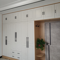 Armoire avec tiroirs, style moderne français, MDF brun foncé, chambre d'hôtel, gris côtier, nordique, or