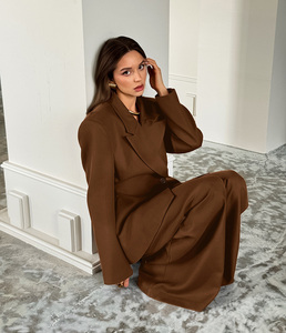 Set Due Pezzi da Donna Personalizzato OEM, <span class=keywords><strong>Blazer</strong></span> a Maniche Lunghe <span class=keywords><strong>con</strong></span> Pantaloni a Gamba Larga Drappeggiati, Abbigliamento da Ufficio all'Ingrosso - Product Image 4