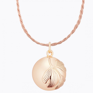Collana Personalizzata con Pendente a Sfera dell'Armonia della Gravidanza a Forma di Foglia di Ginkgo, Placcata in Oro Rosa, Gioiello in Acciaio Inossidabile per Maternità - Product Image 1