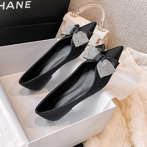 Zapatillas de tacón alto de PU suave de moda para mujer, estilo Baotou, con tacón medio grueso, para verano-otoño 2026, ideales para madres de mediana edad y mayores. - Product Image 3