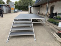 Structure de scène en aluminium attrayante pour l'activation de marques lors de concerts, cérémonies de mariage, salons professionnels et services de location.