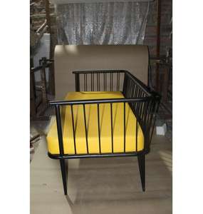 Canapé de loisirs extérieur moderne avec structure en métal antirouille et coussins jaunes pour jardin, terrasse et salon - Product Image 4