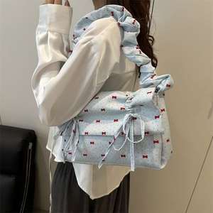 Un dulce bolso de mujer con lunares y lazos, diseño plisado y tonos suaves - Product Image 1