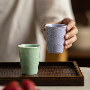 Taza de Porcelana Mini Cola Cup con Diseño Tradicional Chino de Pétalos de Loto para Té de la Tarde - Product Image 2