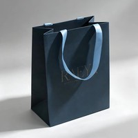 Sacs en papier cadeau de luxe avec logo de marque imprimé sur mesure, sacs de shopping en carton blanc de qualité supérieure avec poignées
