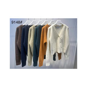 Pull d'hiver en tricot torsadé pour femme Pull décontracté à manches longues avec décoration de bouton Col rond Toute la nouvelle collection - Product Image 5