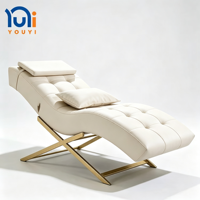 Chaise longue de massage ergonomique de luxe, base en métal, revêtement en cuir PU, lit de beauté inclinable pour salon, salle de traitement clinique