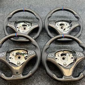 Volant de voiture sport en cuir perforé personnalisé en fibre de carbone pour <span class=keywords><strong>BMW</strong></span> E90 E91 E92 E93 M3 Série 3 328i 330i 335d Série 1 <span class=keywords><strong>135i</strong></span> - Product Image 4