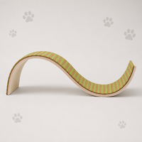Planche à gratter pour chat Wave, type S, en liège naturel avec surface de grattage en feutre pour chats d'intérieur, tapis rayé vert et marron