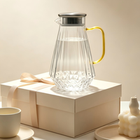 Carafe à eau moderne de grande capacité en verre borosilicate taillé diamant NOBLE HAPPY, poignée dorée, couvercle en acier inoxydable, compatible lave-vaisselle