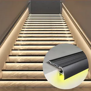 Protectores de borde de escalera Perfil de aluminio con nariz de escalera en forma de L Perfil de Nariz de escalera Led Canal de aluminio LED plateado de 65mm