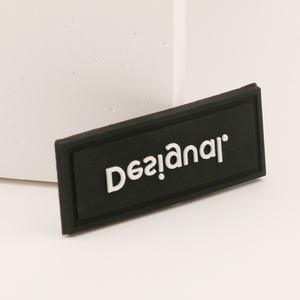 <span class=keywords><strong>OEM</strong></span> sản xuất tùy chỉnh 2D 3D logo cao su mềm vá dập nổi logo mềm PVC Thư Các Bản vá lỗi cho quần áo - Product Image 5