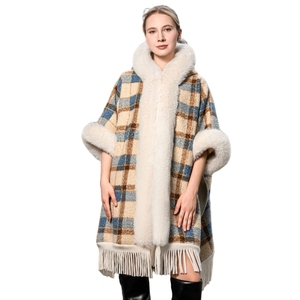 Capa extragrande con capucha de piel sintética a cuadros para mujer, con borlas largas y abertura lateral, ideal para fiestas nocturnas. - Product Image 3