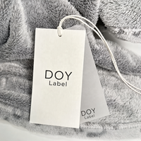 Étiquettes de vêtements personnalisées à bas prix avec impression de logo et nom, étiquettes suspendues en papier pour vêtements avec cordon