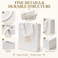 Sacs en papier kraft personnalisés en gros pour l'emballage alimentaire et l'utilisation en supermarché avec logo personnalisé et matériau recyclable