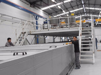 Panneau plat en polyester renforcé de fibre de verre, enduit de gel, haute précision, avec commande PLC automatique, pour la réfrigération des camions