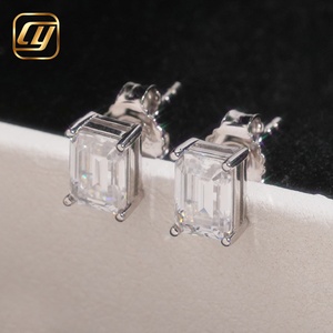 Boucles d'oreilles clous en moissanite taille émeraude, argent 925 plaqué rhodium, sertissage griffe, bijoux géométriques classiques pour femme - Product Image 3